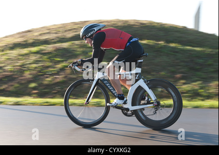 Gravesend Winter Duathlon gara endurance gara sprint in velocità triathlon bike climbing dolce collina sulla strada della pista Foto Stock