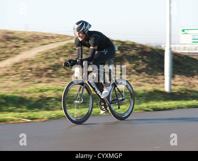 Gravesend Winter Duathlon gara endurance gara sprint in velocità triathlon bike climbing dolce collina sulla strada della pista Foto Stock