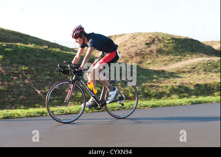 Gravesend Winter Duathlon gara endurance gara sprint in velocità triathlon bike climbing dolce collina sulla strada della pista Foto Stock