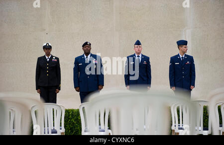 Cambridgeshire, Regno Unito. Il 12 novembre 2012. American Service gli uomini e le donne di pagare i loro rispetti al cimitero americano a Madingley Cambridgeshire oggi. Foto Stock