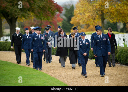 Cambridgeshire, Regno Unito. Il 12 novembre 2012. American Service gli uomini e le donne di pagare i loro rispetti al cimitero americano a Madingley Cambridgeshire oggi. Foto Stock