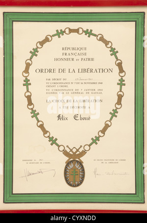 RESISTANCE ET FORCES FRANCAISES LIBRES,Gouverneur-Général Félix Eboué(1884 - 1944),Eugénie et Ginette Eboué,importante ensemble de documents. Diplôme de Compagnon de l'Ordre de la Libération('3ème modèle'),la Croix de la Libération ayant été décernée à Félix Eboué par décret du '29 Janvier 1941'(date manoscrite,ausi que le prénom,le nom et le numéro d'enregistrement du 741 la Grande de la Débédre de la à de la Gratie de la Gratière de la Gratière de la Gratière de la Gratière de la Gratière de la Gratière de la Gratière de la Gratière de la Grand Chancelier Claude Hettier de Boislambert et du secrétaire de l'Ordre Jules Murr,diritti-aggiuntivi-non-disponibili Foto Stock