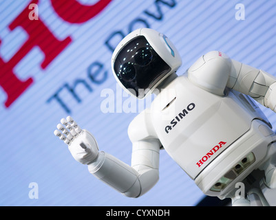 Honda ASIMO robot alla Honda Benvenuti Plaza, Aoyama, Tokyo A.S.I.M.O. = Fase avanzata in una mobilità innovativa Foto Stock