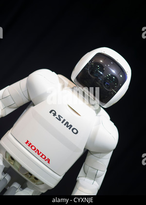 Honda ASIMO robot alla Honda Benvenuti Plaza, Aoyama, Tokyo A.S.I.M.O. = Fase avanzata in una mobilità innovativa Foto Stock