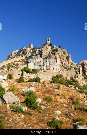 Cipro del Nord. Una vista della collina di rovine di San Hilarion castello vicino Kyrenia. 2009. Foto Stock