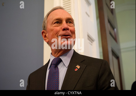 Il sindaco Mike Bloomberg annuncia il razionamento del gas, utilizzando il pari e dispari, il sistema inizierà a New York City Foto Stock