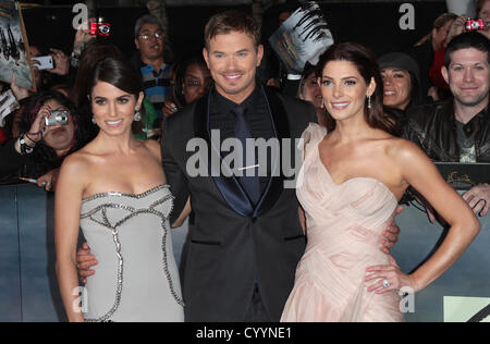 NIKKI REED Kellan Lutz Ashley Greene LA PREMIERE MONDIALE DEL Twilight Saga: ROTTURA DELL'ALBA - Parte 2 LOS ANGELES CALIFORNIA U Foto Stock