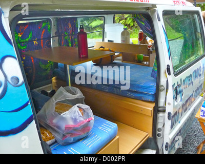 Gli studenti anno gap travel camper van camper Nuova Zelanda empi camper Foto Stock