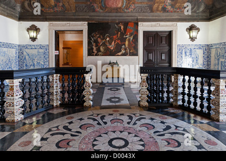 Ingresso barocco Hall (Sala da Portaria) di Sao Vicente de Fora monastero. Lisbona, Portogallo. Foto Stock