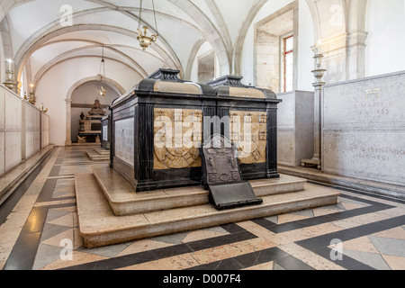 Re D. Carlos I e Principe D. Luiz tombe. Pantheon della casa di Braganza. Sao Vicente de Fora monastero. Lisbona, Portogallo. Foto Stock