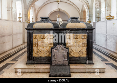 Re D. Carlos I e Principe D. Luiz tombe. Pantheon della casa di Braganza. Sao Vicente de Fora monastero. Lisbona, Portogallo. Foto Stock