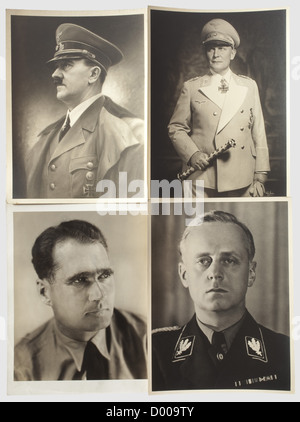 Collezione di 36 foto ritratto di grandi dimensioni di membri principali del Partito nazista, Adolf Hitler: Foto dopo un dipinto (24 x 17.5). Hermann Göring: 18 immagini in varie misure(2 in 40 x 30,5 in 30 x 24,7 in 24 x 18,1 in 21.5 x 16.5,3 in 18 x 13), principalmente scattate da Röhr o Hoffmann, anche una foto in anticipo in abbigliamento da caccia, come Reichsmarschall, in uniforme come Reichsjägermeister(tre immagini da Röhr), in uniforme SA con PLM, parzialmente o identico copie. Rudolf Heß: A portra storico,storico,persone,anni trenta,anni trenta,XX secolo,NS,Nazionale,diritti aggiuntivi-clearences-non disponibile Foto Stock