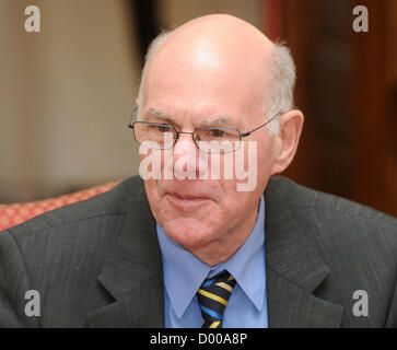 Praga, Repubblica Ceca. Il 13 novembre 2012. Il presidente della Camera dei Deputati Miroslava Nemcova (non raffigurata) incontra il tedesco camera bassa del Parlamento Presidente del Bundestag Norbert Lammert a Praga Repubblica Ceca, Novembre 13, 2012. (CTK foto/Michal Krumphanzl) Foto Stock