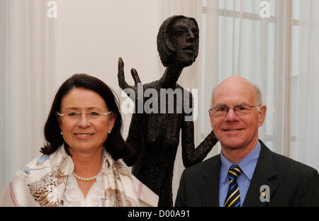 Praga, Repubblica Ceca. Il 13 novembre 2012. Il presidente della Camera dei Deputati Miroslava Nemcova (sinistra) incontra il tedesco camera bassa del Parlamento Presidente del Bundestag Norbert Lammert a Praga Repubblica Ceca, Novembre 13, 2012. (CTK foto/Michal Krumphanzl) Foto Stock