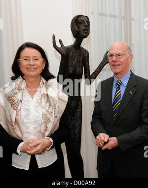 Praga, Repubblica Ceca. Il 13 novembre 2012. Il presidente della Camera dei Deputati Miroslava Nemcova (sinistra) incontra il tedesco camera bassa del Parlamento Presidente del Bundestag Norbert Lammert a Praga Repubblica Ceca, Novembre 13, 2012. (CTK foto/Michal Krumphanzl) Foto Stock