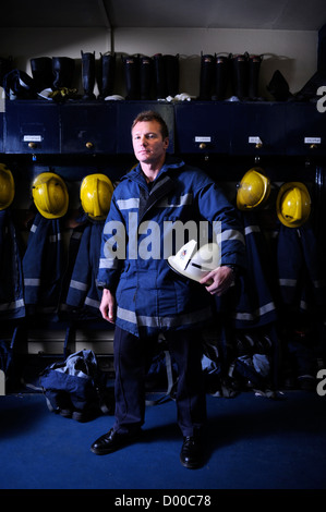 Re. Vigile del fuoco di orologio bianco a Pontypridd la stazione dei vigili del fuoco in S GALLES - guarda il Manager Tony Green Foto Stock