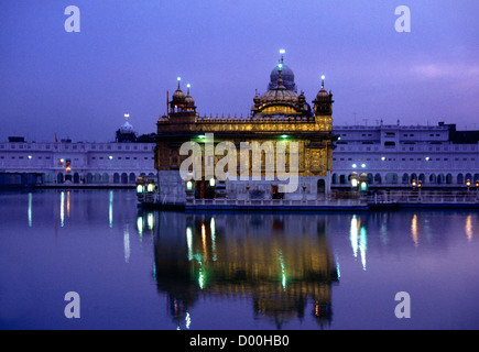 Amritsar punjab India Tempio Dorato al tramonto Foto Stock