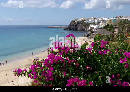 Una vista del Matorral spiaggia e la città vecchia a Morro Jable il 23 ottobre 2011 sull'isola di Fuerteventura, Isole Canarie, Spagna Foto Stock