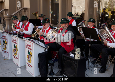 Tradizionale tedesco banda musicale di eseguire all'aperto Foto Stock