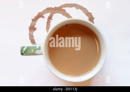 La tazza di tè Il tè con anelli visto dal di sopra Foto Stock