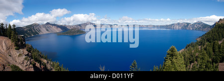 Di Crater Lake, Oregon, un calderone lasciato da una gigantesca esplosione vulcanica Foto Stock