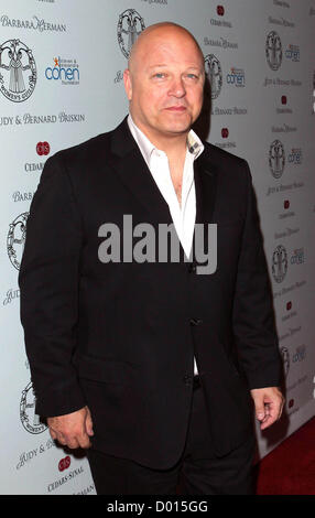 Nov. 13, 2012 - Los Angeles, California, Stati Uniti - Michael Chiklis assiste le donne's Guild Cedars-Sinai cinquantacinquesimo anniversario di Gala del 13 novembre 2012 presso il Beverly Wilshire Hotel,Beverly Hills,CA.USA.(Immagine di credito: © TLeopold/Globe foto/ZUMAPRESS.com) Foto Stock