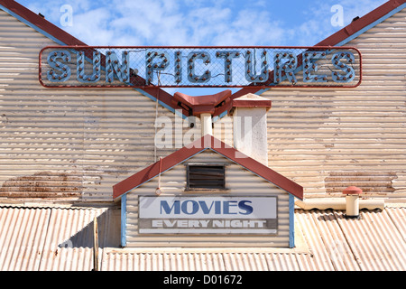Patrimonio culturale Sun Foto movie theater realizzato di acciaio ondulato. Broome, Western Australia. Foto Stock