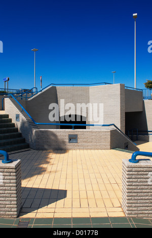 Un dettaglio architettonico della metropolitana passano sotto la Corniche di Abu Dhabi Foto Stock