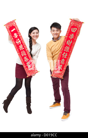 Felice coppia giovane azienda cinese tradizionale baciata Foto Stock