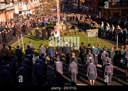 Vista generale del ricordo domenica, High Street, Haslemere, Surrey, Regno Unito. 11.11.2012. Foto Stock