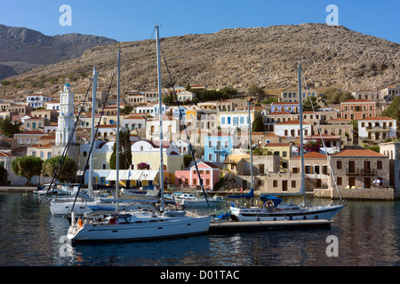 Case colorate, Halki, Chalki, Dodekanese, Grecia Foto Stock