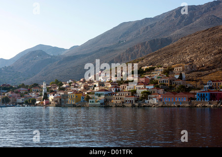 Case colorate, Halki, Chalki, Dodekanese, Grecia Foto Stock