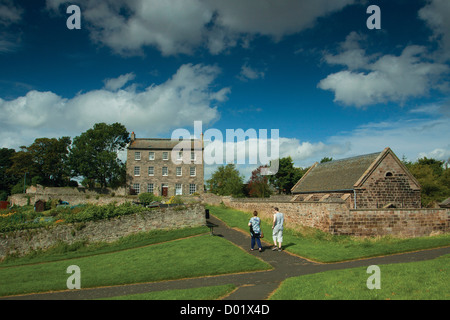 La città storica di pareti di Berwick-upon-Tweed e i leoni, una volta casa di JS Lowry, Northumberland Foto Stock