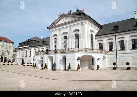 Giardini Grassalkovich Garden Palace del conte Grassalkovich sede del presidente città capitale centro est europa europ Foto Stock