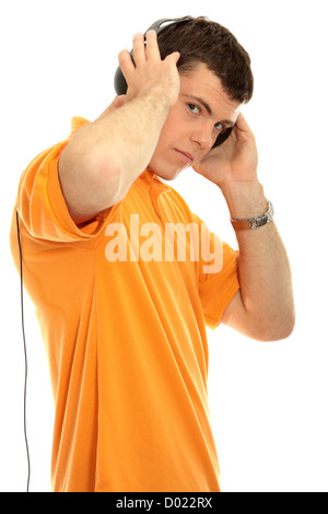 Uomo con cuffie listenting di musica Foto Stock