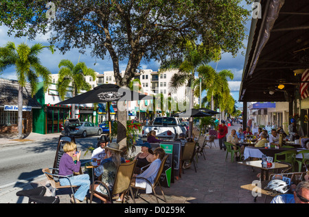 Il marciapiede ristorante sul lago Avenue nel centro storico di Lake Worth, Palm Beach County, Treasure Coast, Florida, Stati Uniti d'America Foto Stock