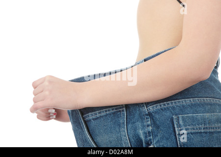 Teen donna che mostra quanto peso ha perso Foto Stock