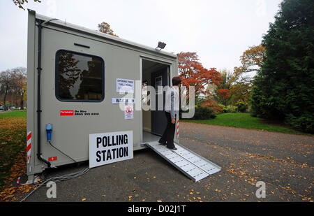 È stata tranquilla presso la stazione di polling in Preston Park Brighton questa mattina per l elezione di una cooperazione di polizia e la criminalità Il commissario Foto Stock