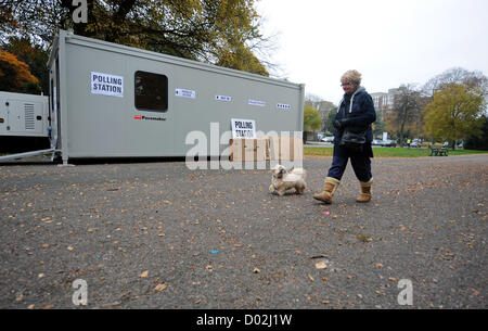 È stata tranquilla presso la stazione di polling in Preston Park Brighton questa mattina per l elezione di una cooperazione di polizia e la criminalità Il commissario Foto Stock