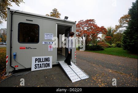 È stata tranquilla presso la stazione di polling in Preston Park Brighton questa mattina per l elezione di una cooperazione di polizia e la criminalità Il commissario Foto Stock