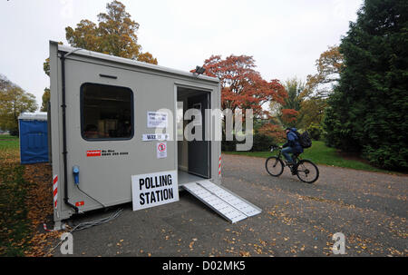 È stata tranquilla presso la stazione di polling in Preston Park Brighton questa mattina per l elezione di una cooperazione di polizia e la criminalità Il commissario Foto Stock