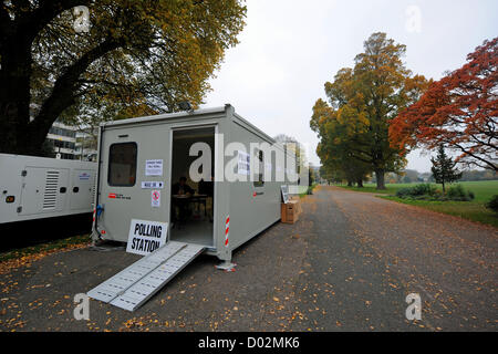 È stata tranquilla presso la stazione di polling in Preston Park Brighton questa mattina per l elezione di una cooperazione di polizia e la criminalità Il commissario Foto Stock