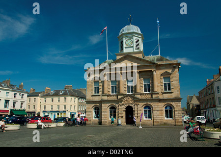 La piazza del mercato e il Municipio, a Kelso, Scottish Borders Foto Stock