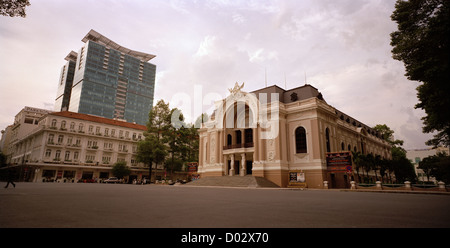 Opera house a Saigon ho chi minh city in Vietnam in estremo oriente Asia sudorientale. Architettura building wanderlust storia viaggi vietnamita Foto Stock