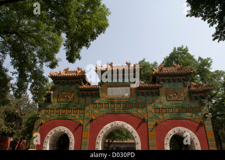 Un lato esterno di uno dei templi al Tempio di Confucio e Guozijian, l'Imperial College, a Pechino, in Cina. Foto Stock