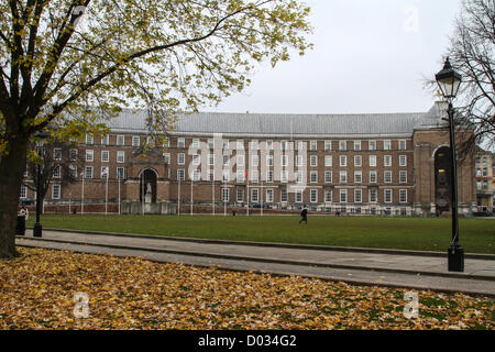 Bristol, Regno Unito. Il 15 novembre 2012. Aperte le urne per il Bristol Mayoral elezioni. Il vincitore delle elezioni assumerà il controllo della casa Consiglio. Credito: Rob Hawkins / Alamy Live News Foto Stock