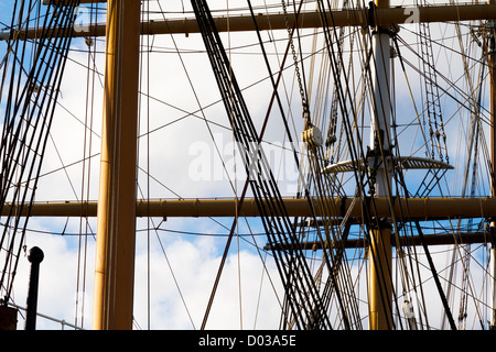 Rigging sulla nave a vela Balclutha ancorata a San Francisco, California Foto Stock