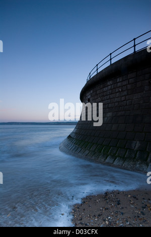 Difesa del Mare a Filey Bay sulla costa dello Yorkshire Foto Stock