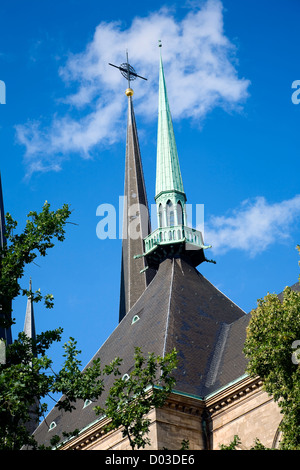 Vista della vecchia chiesa in città Lussemburgo - Lussemburgo, estate Foto Stock