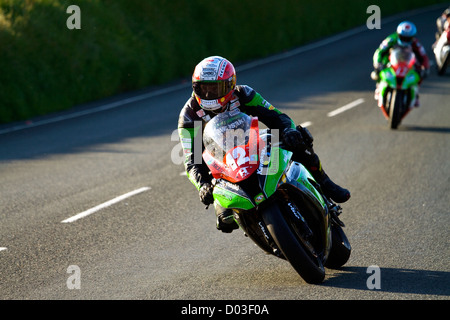 Michael Rutter avvicinando il collo d'oca, all'Isola di Man TT 2012 Foto Stock